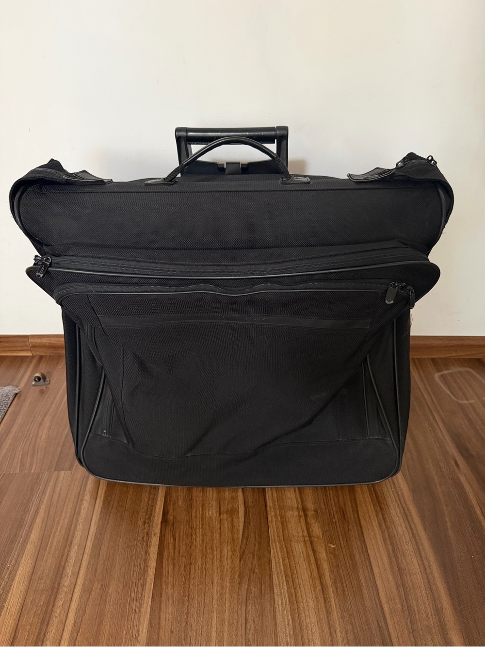 Expandable Black Hartmann Garment Bag with Top Handle